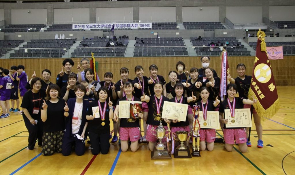 男子は明治大が5年ぶり、女子は神戸松蔭女子学院大が初の大学チーム日本一に 2022卓球インカレ